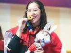 priscilla-annabel-karen-saat-memamerkan-medali-emas-sea-games-2023.jpg