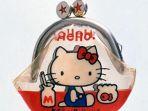 produk-pertama-hellokitty-tahun-1974.jpg