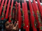 produksi-lilin-imlek-rame-pesanan_20150213_104329.jpg