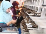 produksi-sepatu-bata-jelang-lebaran_20160602_194311.jpg