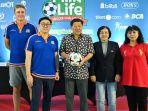 program-director-bakti-olahraga-djarum-foundation-yoppy-rosimin-tengah.jpg
