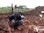 proses-ekskavasi-situs-sekaran-yang-berada-di-kawasan-pembangunan-tol-pandaan-malang.jpg