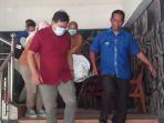 proses-evakuasi-jenazah-s-asn-tulungagung-dari-salah-satu-hotel-di-trenggalek.jpg