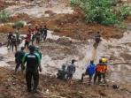 proses-evakuasi-korban-longsor-di-karangkobar-banjarnegara_4_20141213_144426.jpg