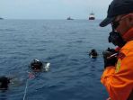 proses-evakuasi-lion-air-jt-610-knkt-bantah-pesawat-lion-air-jt-610-meledak-sebelum-jatuh_20181030_172710.jpg