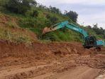 proses-evakuasi-longsor-di-tol-ungaran-km-426-600.jpg