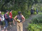 proses-evakuasi-mayat-di-hutan_20180318_071647.jpg