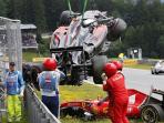 proses-evakuasi-mobil-ferrari-dan-mclaren_20150622_232018.jpg