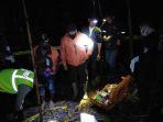 proses-evakuasi-pemancing-yang-terjebak-longsor.jpg