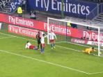 proses-gol-bunuh-diri-kiper-werder-bremen-raphael-wolf_20141125_073346.jpg