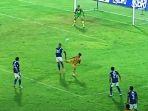 proses-gol-gelandang-bhayangkara-fc-sani-rizki.jpg