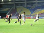 proses-gol-pemain-arema-fc-dedik-setiawan-ke-gawang-psis.jpg