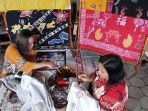 proses-pembuatan-batik-lentera-khas-cina-benteng-tangerang_20220307_153856.jpg