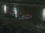 proses-pencarian-bocah-tenggelam-di-sungai-inspeksi-kampung-pulo.jpg