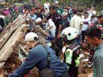 proses-pencarian-korban-tsunami-di-lampung.jpg