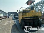 proses-pengaspalan-jembatan-widang-babat_20180601_143608.jpg
