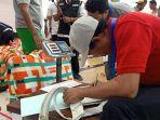 proses-penimbangan-barang-bawaan-jemaah-haji_1.jpg