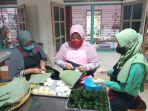 proses-produksi-jajanan-pasar-arem-arem-umkm-we-6.jpg