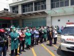 proses-salat-jenazah-dr-andhika-kp-mked.jpg