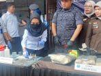 proses-uji-sampel-barang-bukti-narkoba-sebel.jpg