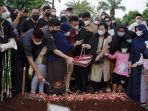 prosesi-pemakaman-legenda-bulu-tangkis-markis-kido_20210615_165412.jpg
