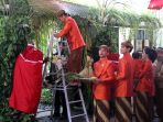prosesi-pemasangan-bleketepe-oleh-presiden-jokowi_20171107_154010.jpg