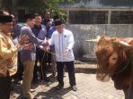 prosesi-penyerahan-sapi_20170831_184641.jpg