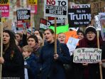 protes-anti-donald-trump_20170206_121352.jpg