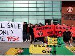 protes-keluarga-glazer-vs-brentford.jpg