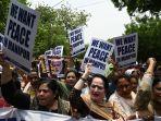 protes-menyusul-2-wanita-india-diarak-tanpa-busana-oleh-massa-di-manipur-india-yjhio.jpg