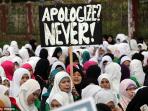protes-umat-muslim-dunia_20150115_20150115_121808.jpg