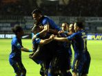 ps-tni-tahan-imbang-persib-bandung_20170423_165303.jpg