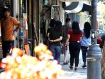 psbb-proporsional-suasana-jalan-braga-bandung-kembali-hidup_20200612_214651.jpg