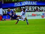 psis-semarang-bruno-silva-vs-persib-bandung-henhen-herdiana.jpg