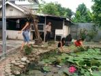 psk-bersih-kolam-mapolsek-banjarmasin-tengah_20151105_100630.jpg