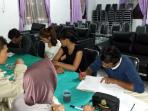 psk-dan-pria-hidung-belang-diamankan-petugas_20160604_114222.jpg