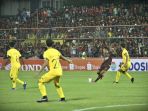 psm-makassar-vs-semen-padang-di-laga-liga-1_20190521_114752.jpg
