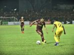 psm-makassar-vs-semen-padang-di-laga-liga-1_20190521_114927.jpg