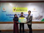 pt-industri-jamu-dan-farmasi-sido-muncul-tbk-memberikan-bantuan-berupa-paket-sembako.jpg