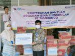 pt-jamkrindo-menyalurkan-bantuan-berupa-barang-ke-j.jpg