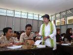 puan-maharani-di-smpn-neger-4-praya.jpg