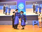 puan-maharani-saat-terima-doktor-kehormatan-nih3.jpg