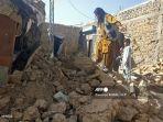 puing-puing-rumah-yang-runtuh-akibat-gempa-bumi-di-barat-daya-pakistan-pada-7-oktober-2021.jpg
