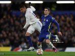 pulisic-berebut-bola.jpg