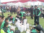 puluhan-driver-ojek-online-sedang-berkumpu_20170710_092349.jpg