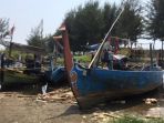 puluhan-kapal-milik-nelayan-ujung-negoro_20180809_195654.jpg