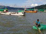 puluhan-kapal-nelayan-terdampar-di-pantai-lawata-kota-bima-akibat-gelombang-tinggi.jpg