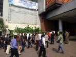 puluhan-karyawan-asean-internasional-hotel-demo_20160223_101326.jpg