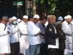puluhan-masyarakat-yang-tergabung-dalam-komite-malang-peduli-keadilan.jpg