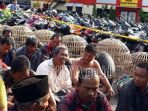 puluhan-penjudi-sabung-ayam_20181008_094912.jpg